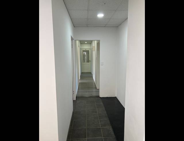 183M² OFFICE TO LET IN GILLITTS